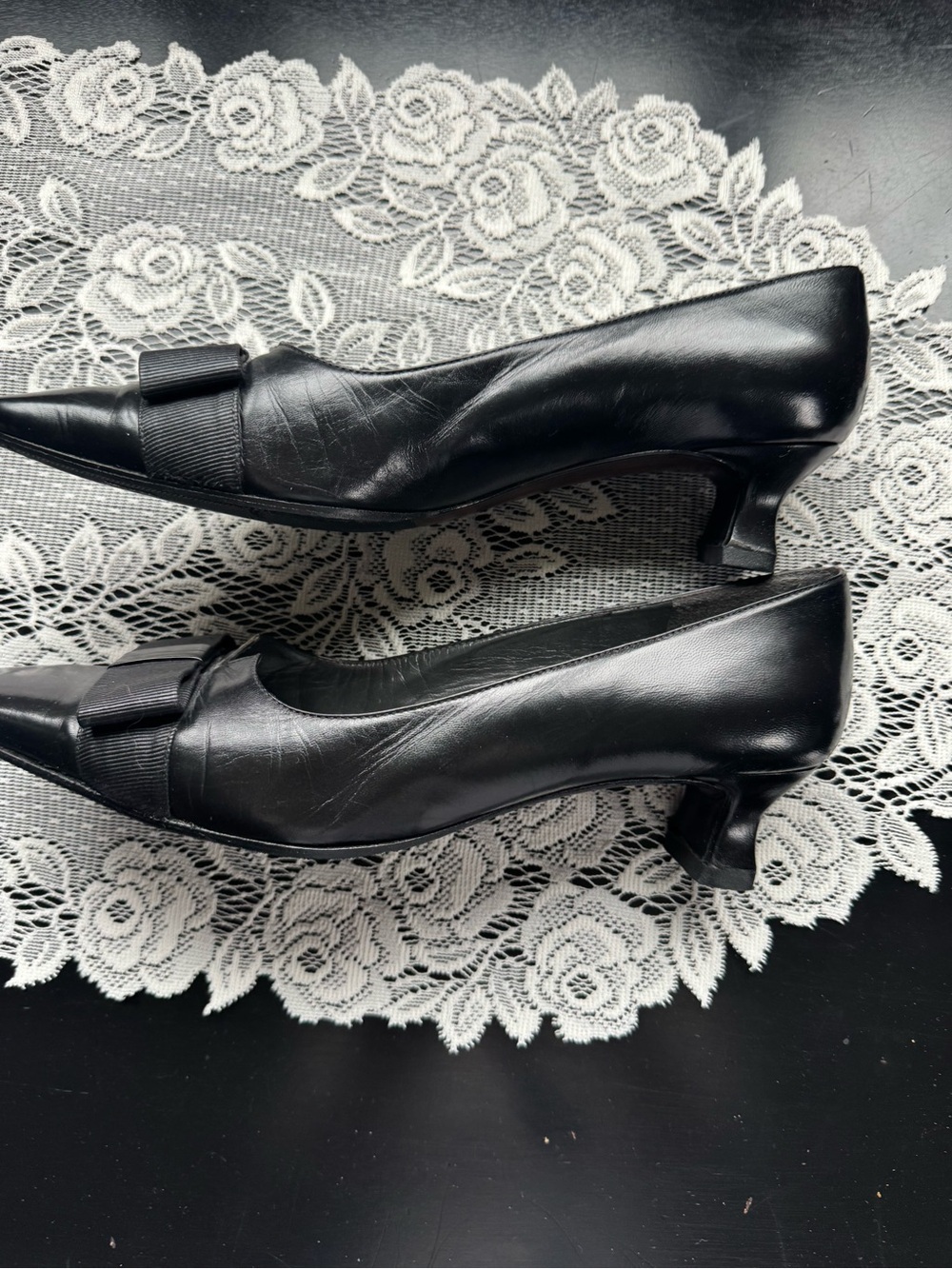 Stuart Weitzman Women's Bow-Accent Soft Patent Leather Slip-on Pumps - Picture 5 of 9
